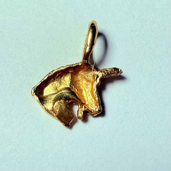 14K Solid Yellow Gold Unicorn Vintage Mythical Charm Pendant - Picture 4 of 5